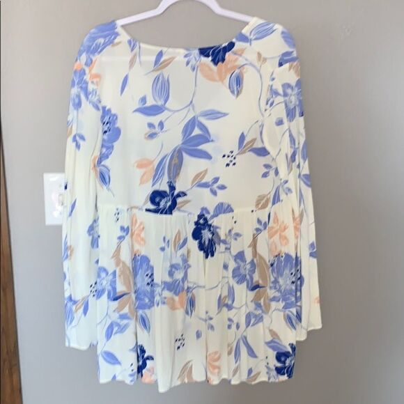 Free people flowy floral shirt, size S. - Picture 5 of 5